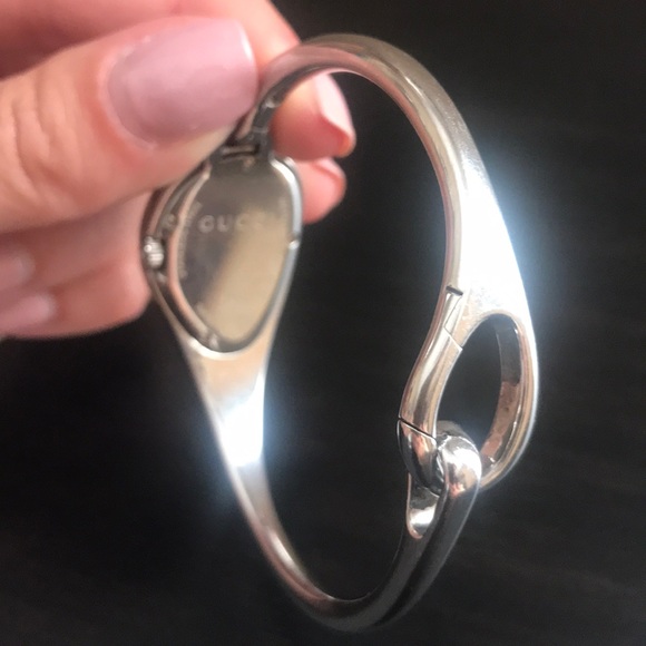 Gucci women’s silver watch diamonds & floral face - Picture 3 of 5